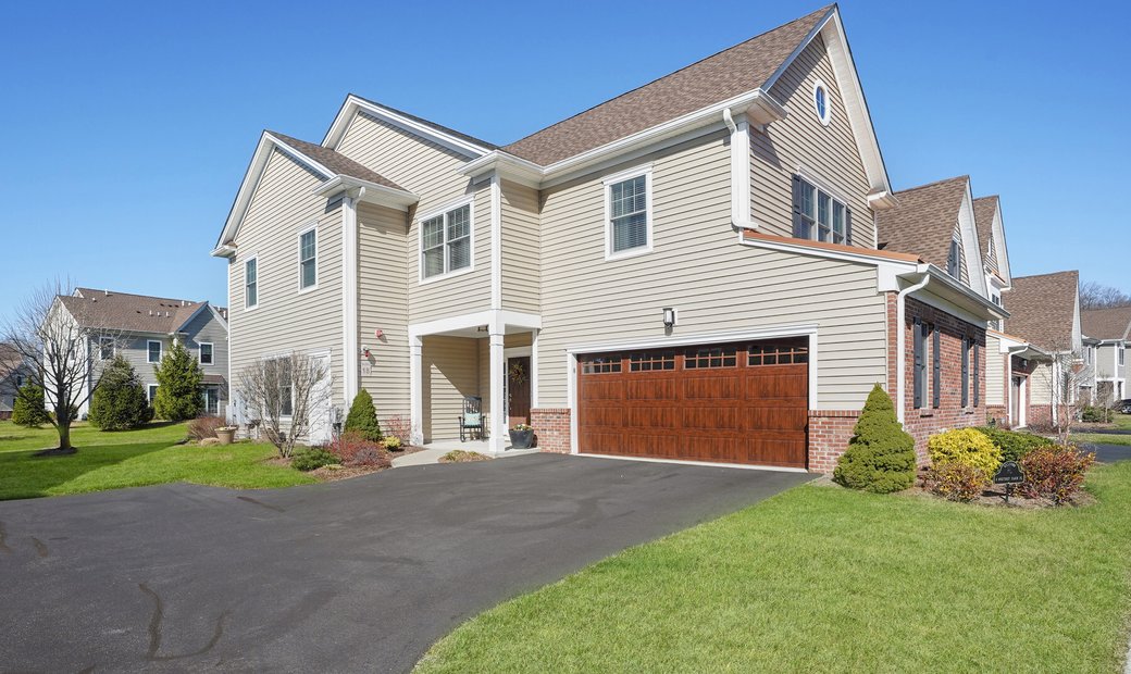 Luxury End Unit Townhouse In Morris Township, New Jersey, United States