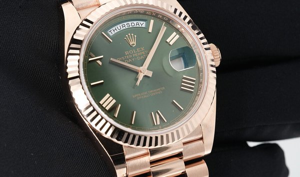 Rolex Day-Date 228235-0025 Oyster Perpetual 18K Everose Gold with Olive Green Dial & Roman Numerals (12688575)