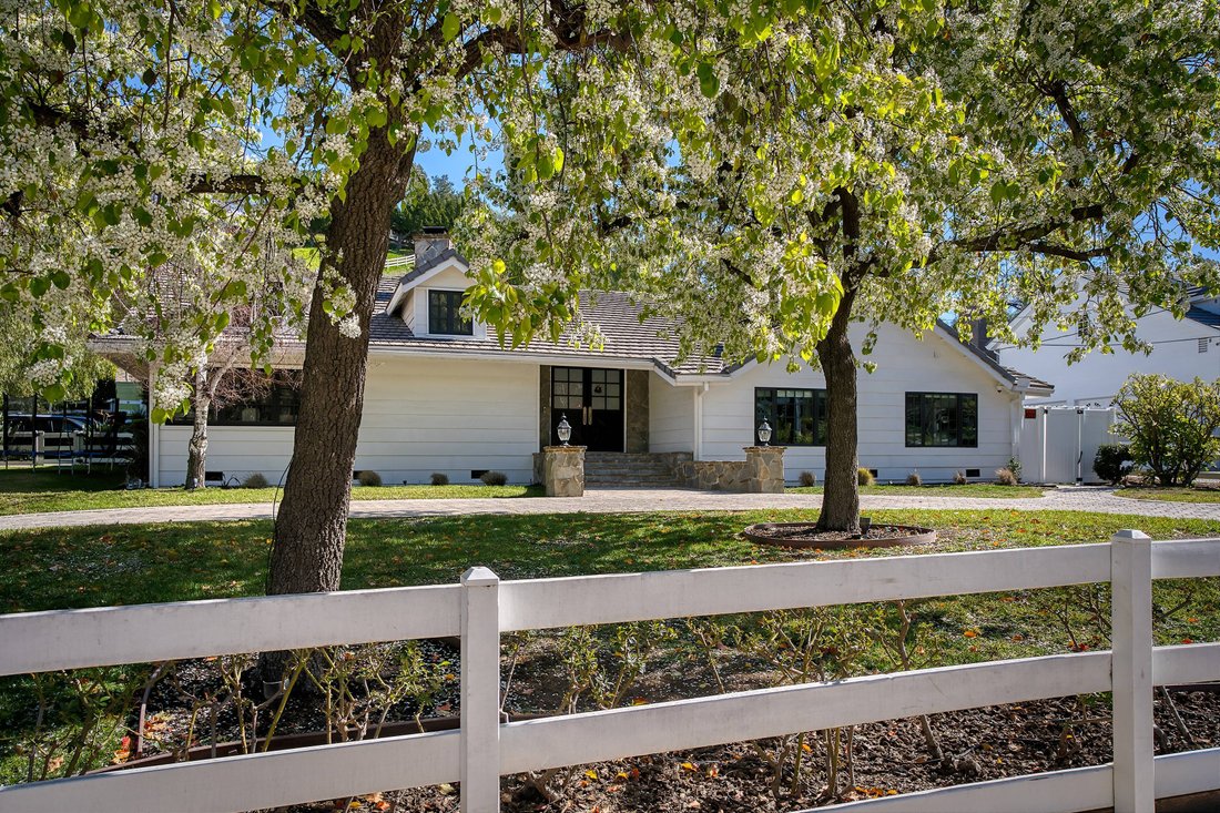 5488 Round Meadow Road In Hidden Hills, California, United States For