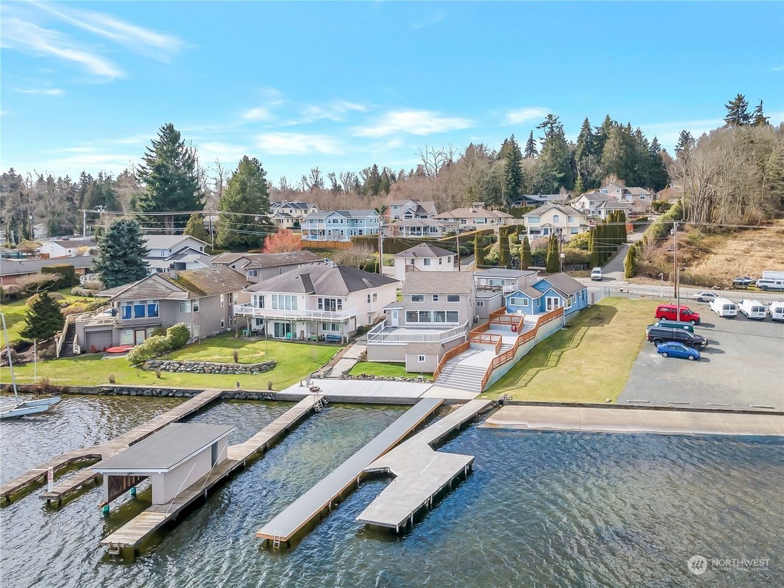Lake Stevens Low Bank Waterfront In Lake Stevens, Washington, United