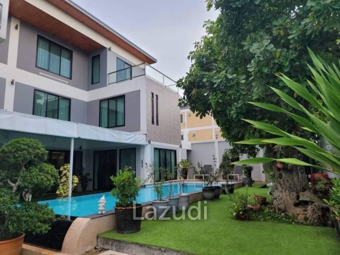 Villa in Pattaya City, Chon Buri, Thailand 1 - 12694422