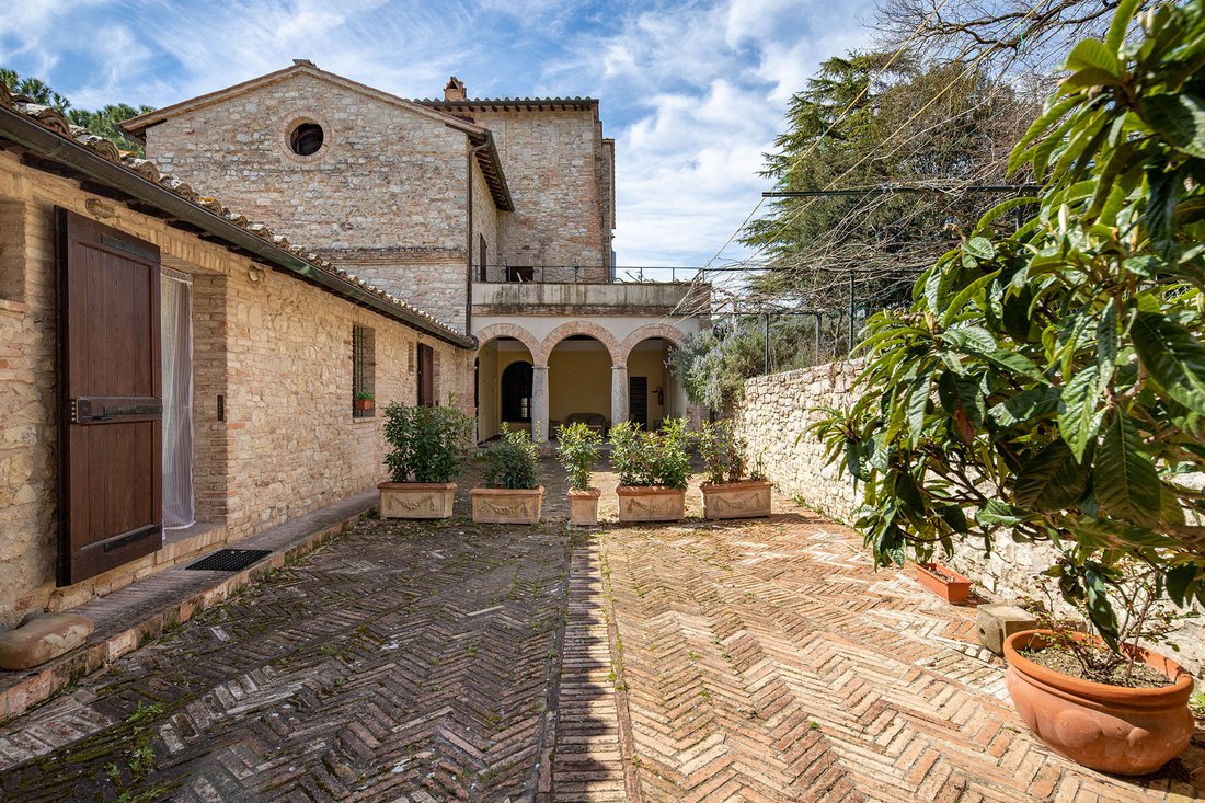 La Rocca d’Umbria: A 12th-Century Fortress Reborn in Golden Light