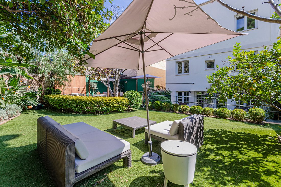 Beautiful Sunny House In The Centre Of Bonanova. In Barcelona