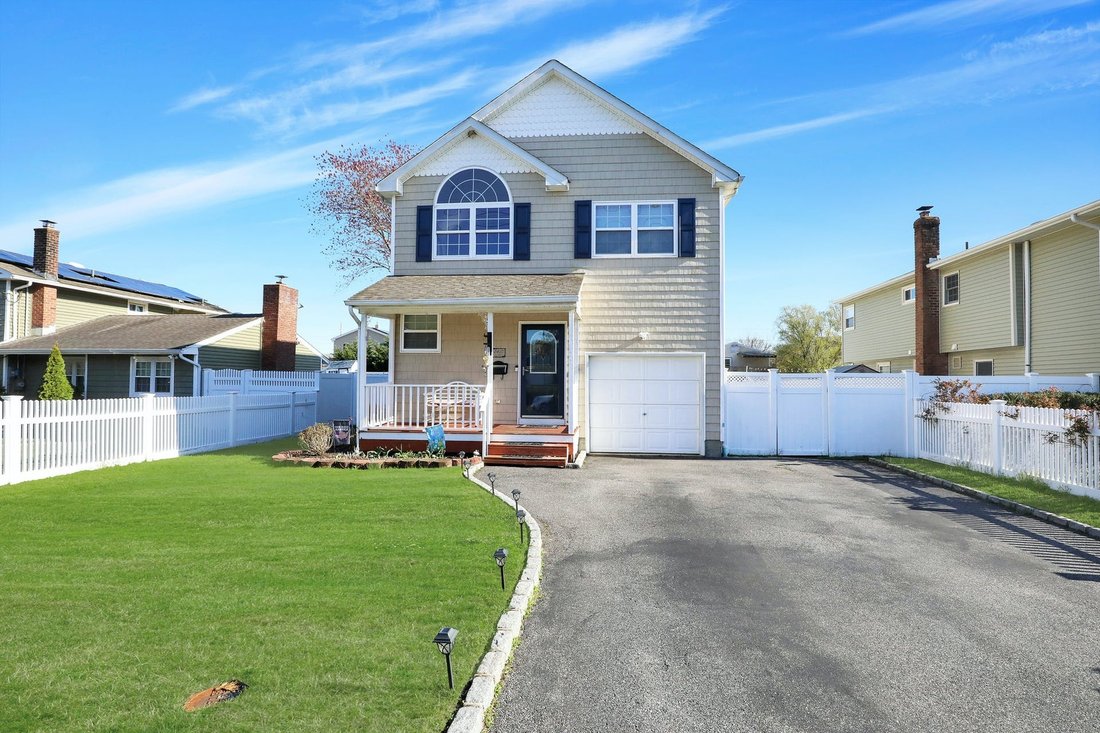 To 146 E Madison Street, East In East Islip, New York, United