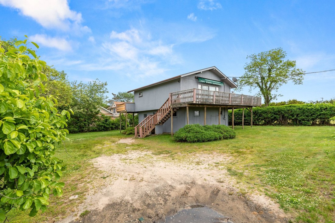 Hampton Bays With Water Views In Hampton Bays, New York, United States