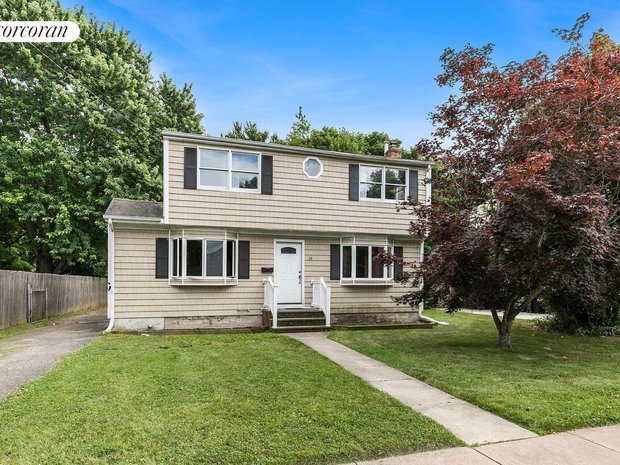 House in Massapequa, New York, United States 1