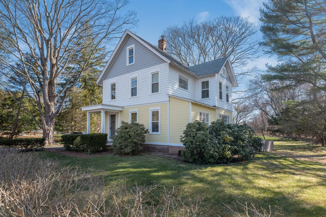 18 Wildwood Avenue In Killingworth, Connecticut, United States For Sale