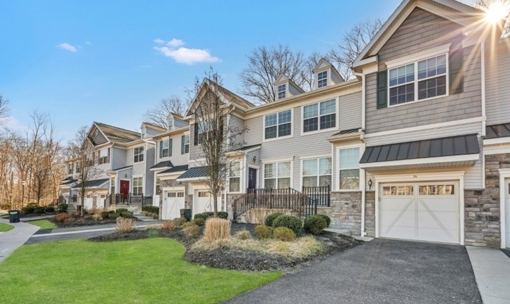 24 Pineview Drive In Waldwick, New Jersey, United States For Sale