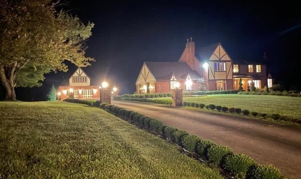 The Bruceton Mansion And Guest In Brandonville, West Virginia, United