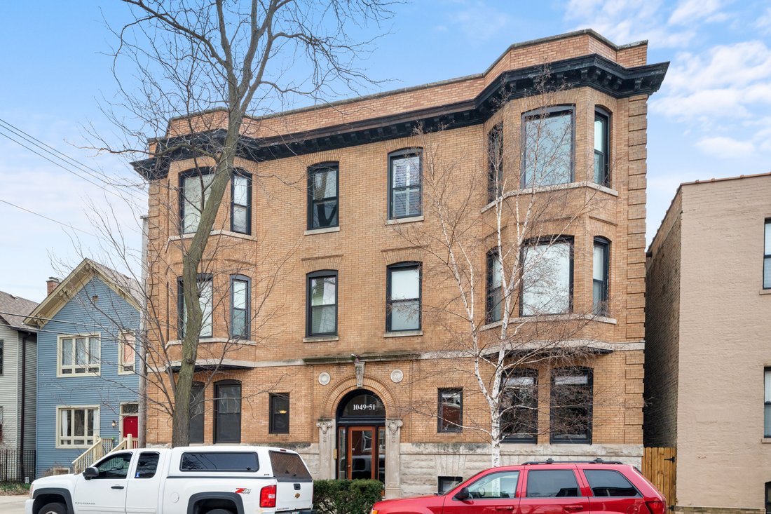 Perfect Starter Condo In Chicago, Illinois, United States For Sale