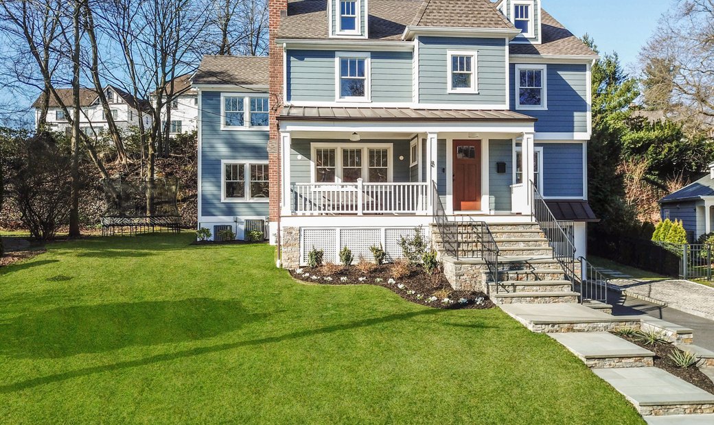 Custom Colonial Home In Larchmont In Larchmont, New York, United States