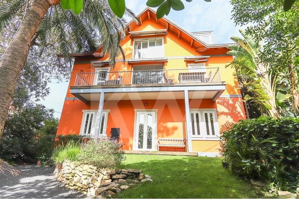 Chalet No Monte Estoril Com Vista De Mar In Estoril, Lisbon, Portugal