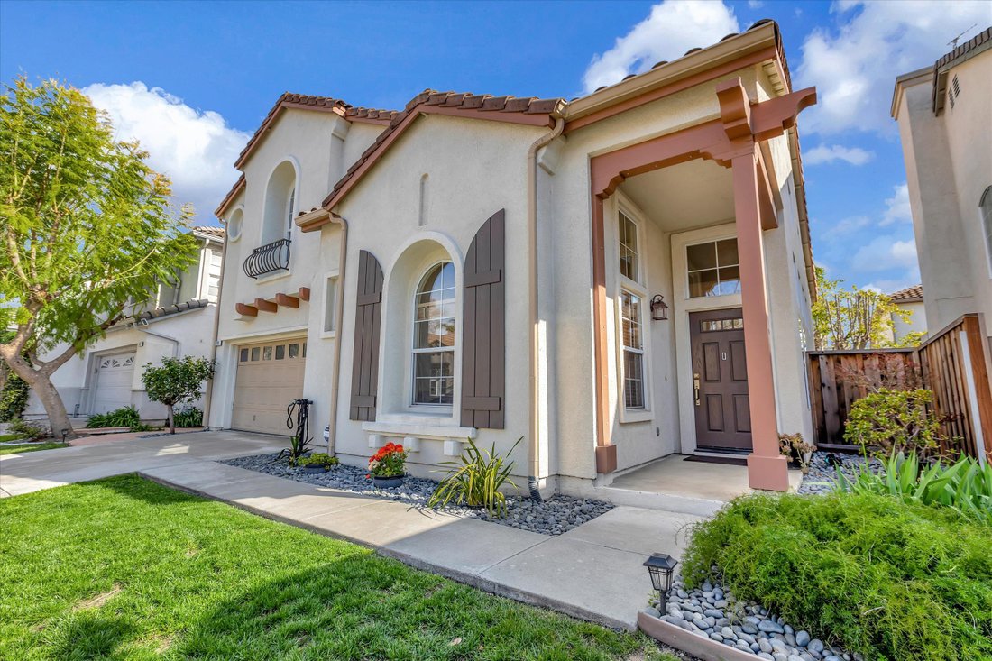 Grande Casa A Due Piani Nel Quartiere In San Jose, California, Stati ...