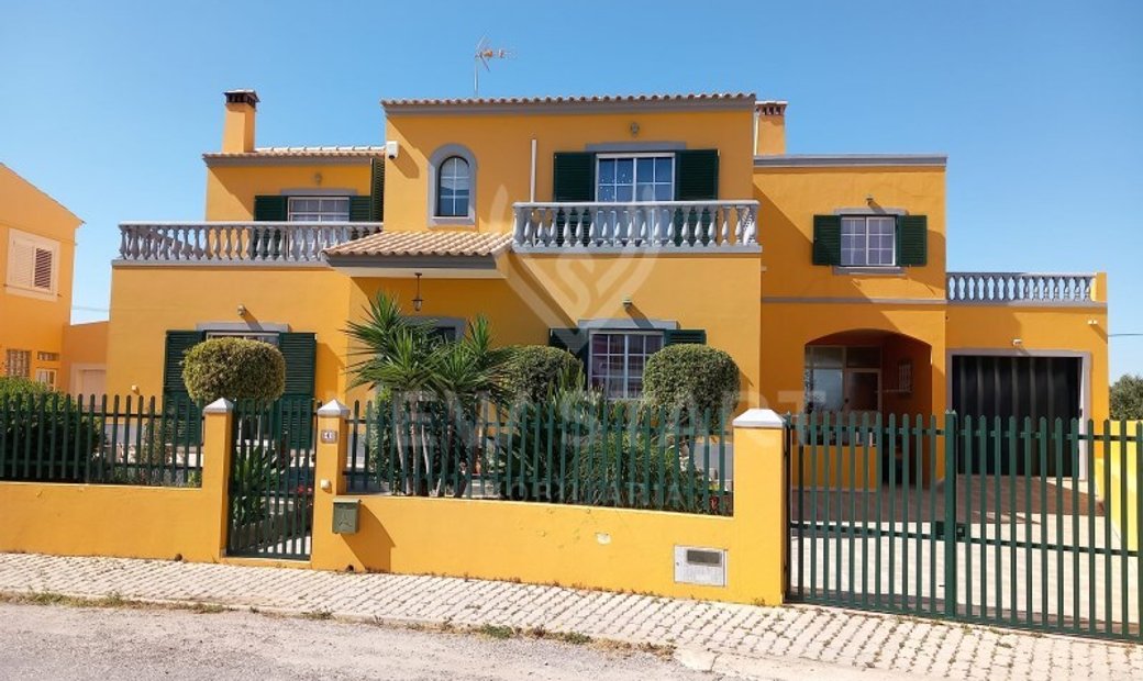 House 4 Bedrooms With Garage, Basement In Fuseta In Olhão, Algarve