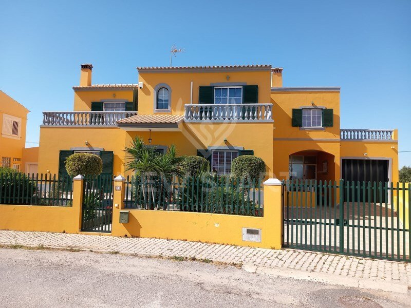 House 4 Bedrooms With Garage, Basement In Fuseta In Olhão, Algarve