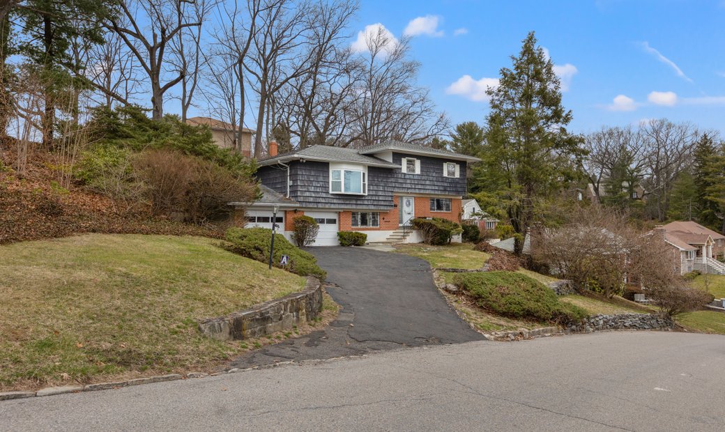 Expansive Scarsdale Split Level Home In Scarsdale, New York, United States For Sale (12709855)