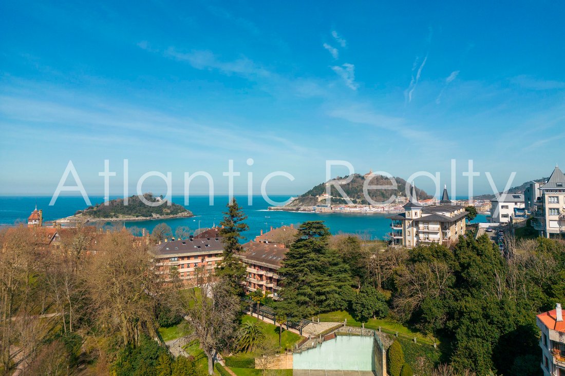 Walk along La Concha Beach