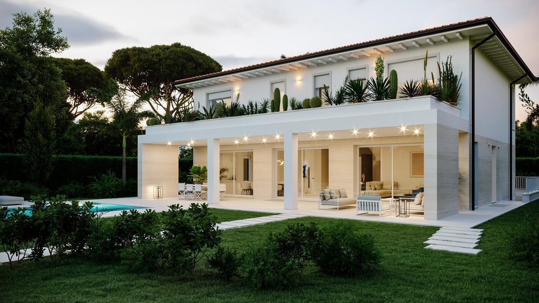 Luxury Villa With Swimming Pool For Sale In In Forte Dei Marmi, Tuscany