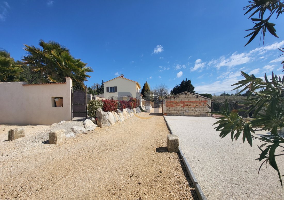 Neat House With In Saint Rémy De Provence, Provence Alpes Côte D'azur