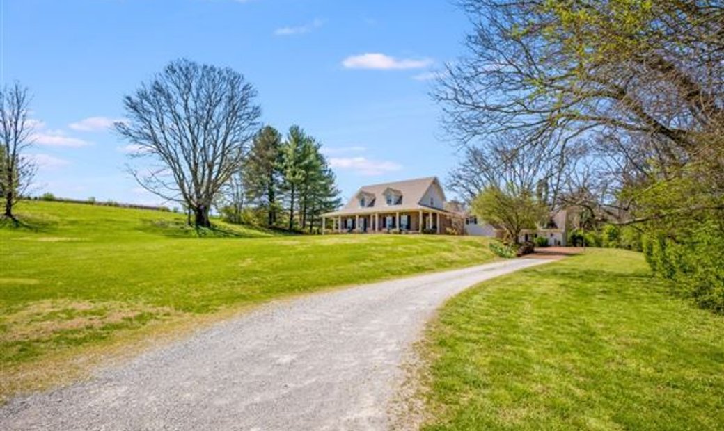 Five Acre Haven With Two Homes In Columbia, Tennessee, United States