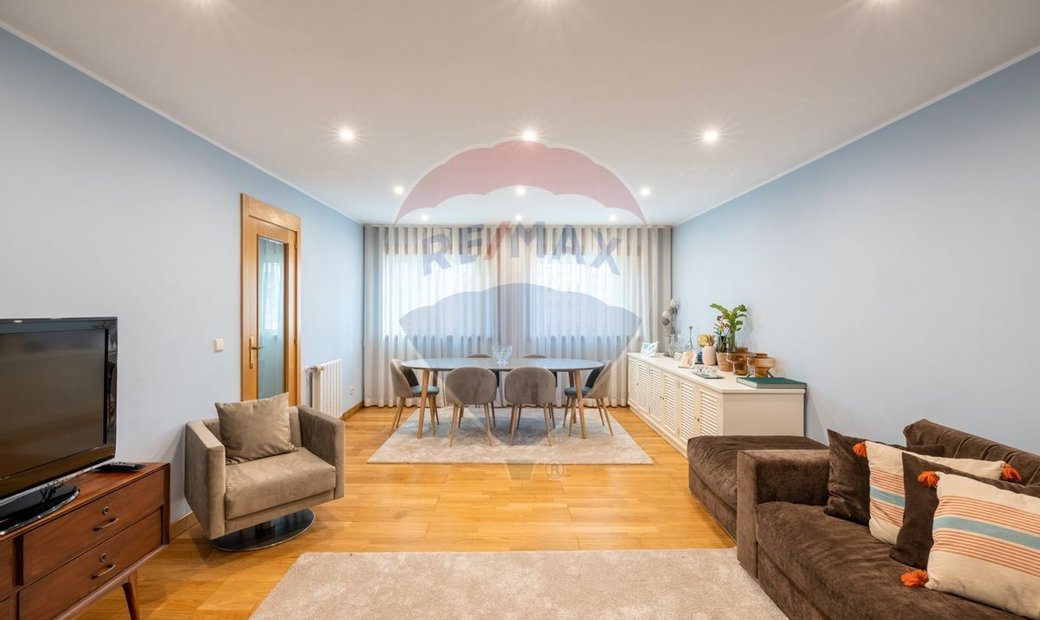 Condo/Apartment T3 For Sale In Dans Matosinhos, District De Porto