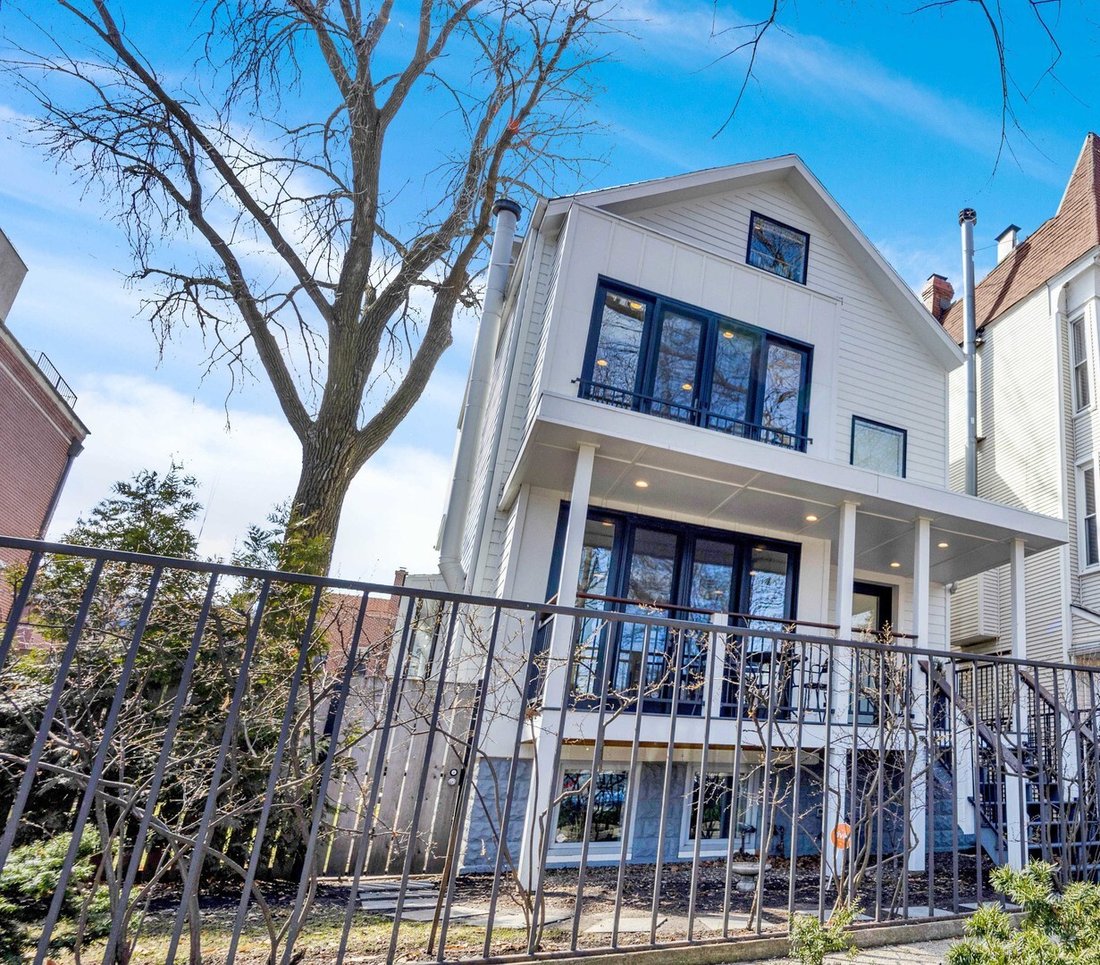 1035 W Lill Avenue In Chicago, Illinois, United States For Sale (12708021)