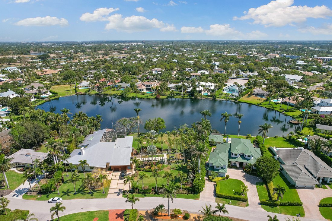 Olde Naples / Ridge Lake In Naples, Florida, United States For Sale
