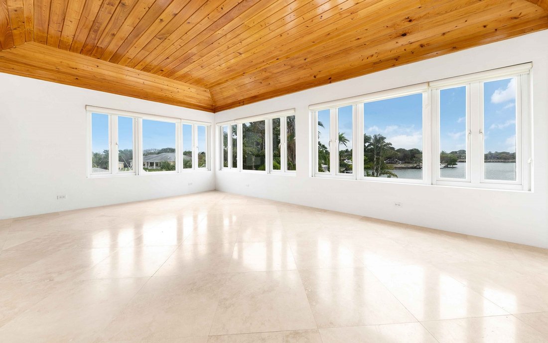 Canal Front Home In Port New Providence In Nassau, New Providence, The Bahamas For Sale (12710420)