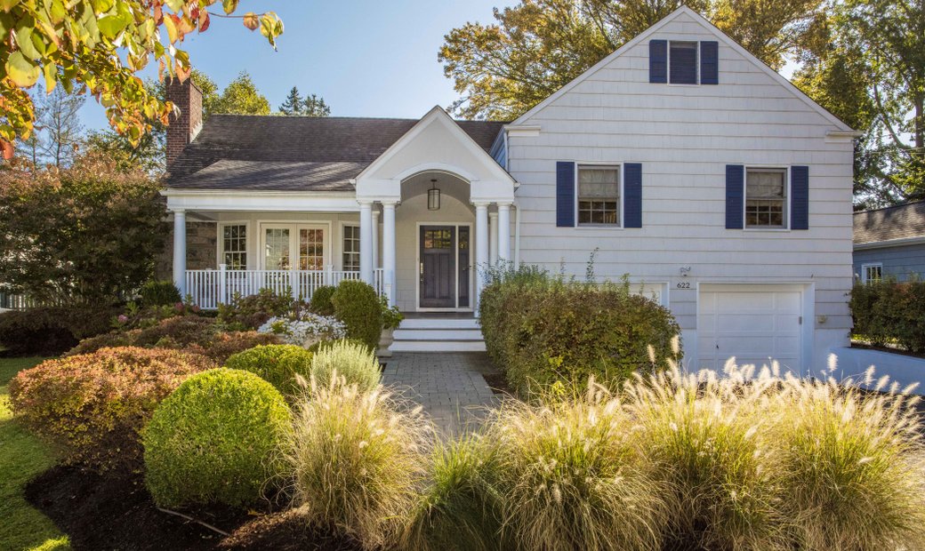 Easy Orienta Living On A Quiet Street In Mamaroneck, New York, United