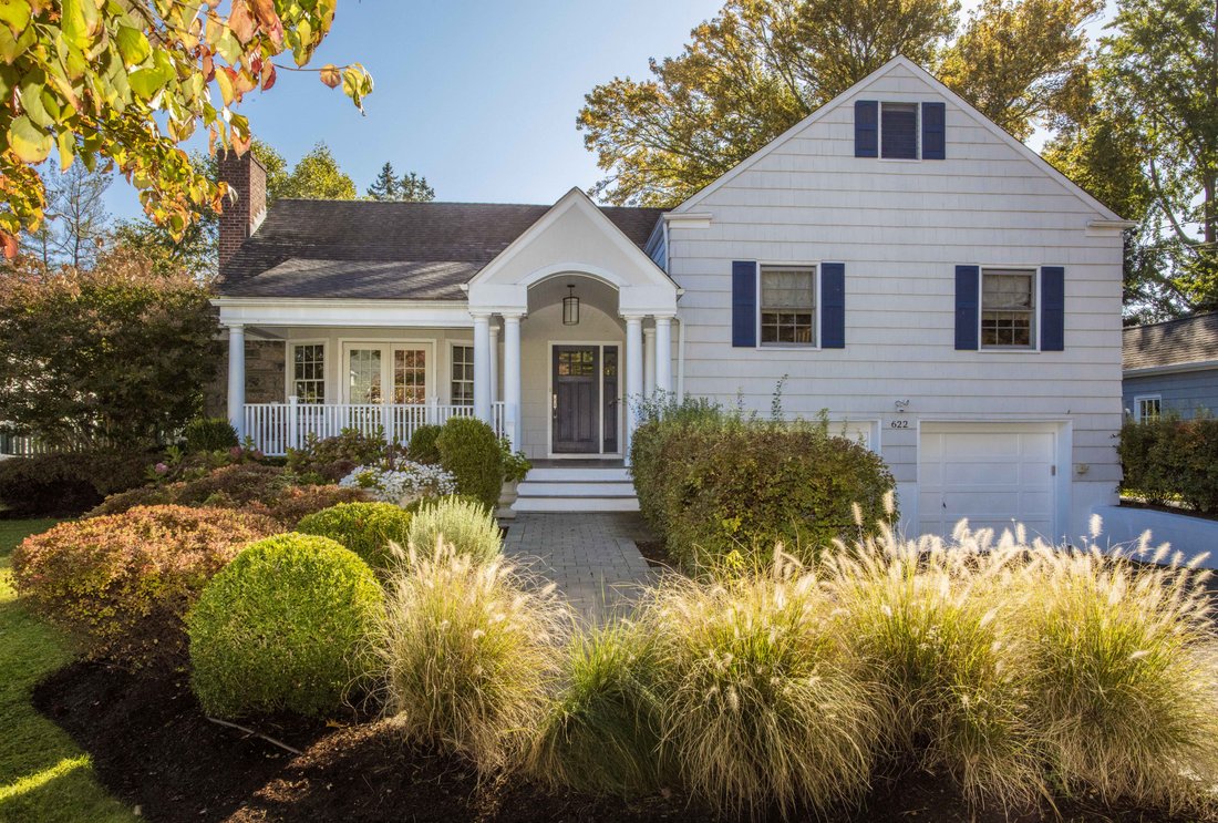 Easy Orienta Living On A Quiet Street In Mamaroneck, New York, United