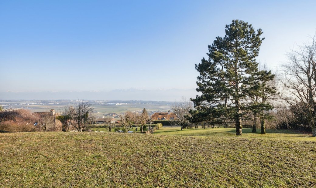 Detached Town With View Of Lake Geneva And The Alps In Féchy, Vaud