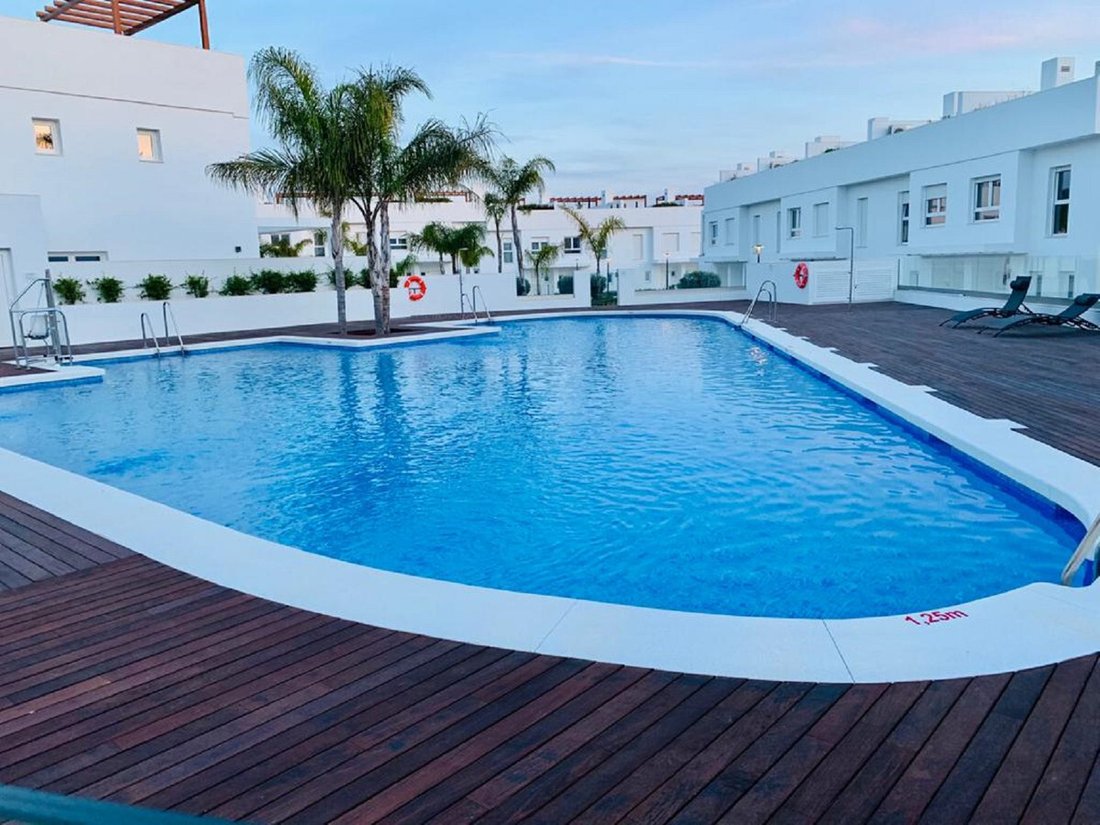 Townhouse Unifamiliar For Rent In Calahonda, Dans Calahonda, Andalousie