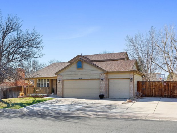 Viviendas de lujo con cancha de tenis en venta en Thornton, Colorado |  JamesEdition