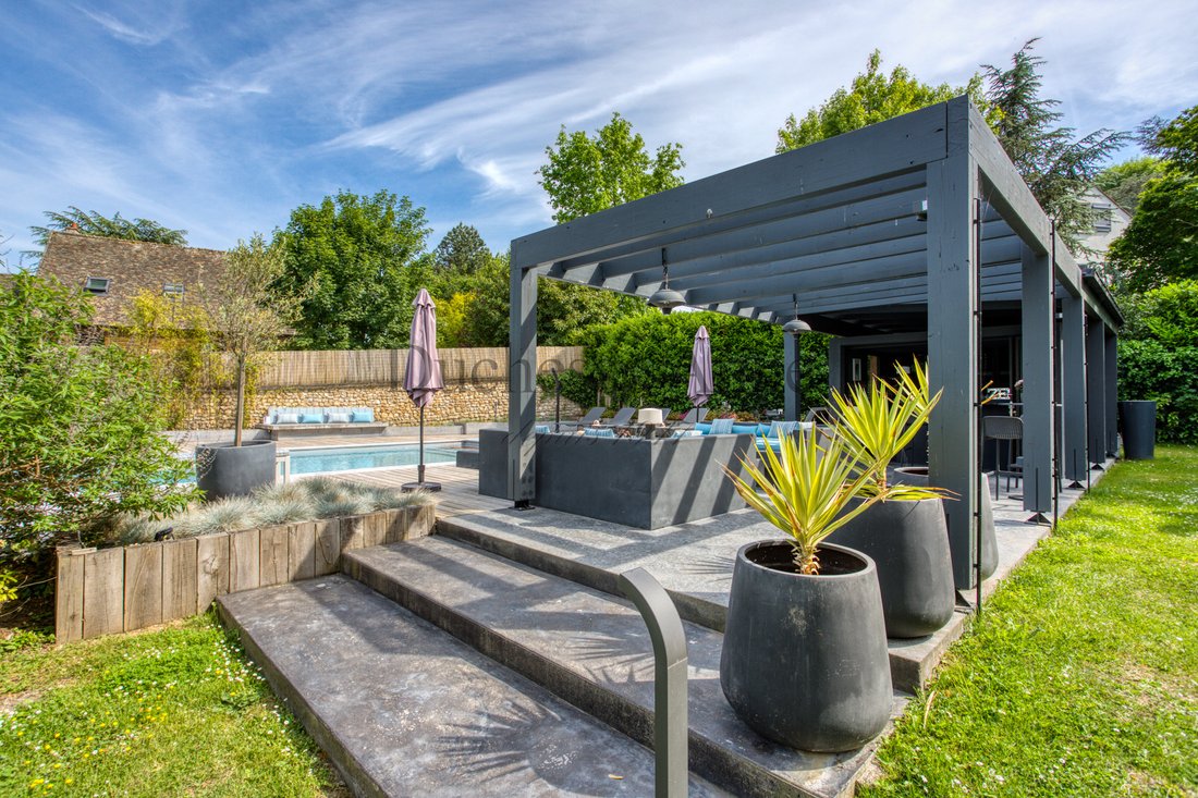 Le Prieuré de Montfort: A Whisper of Versailles in Île-de-France’s Golden Light - 5