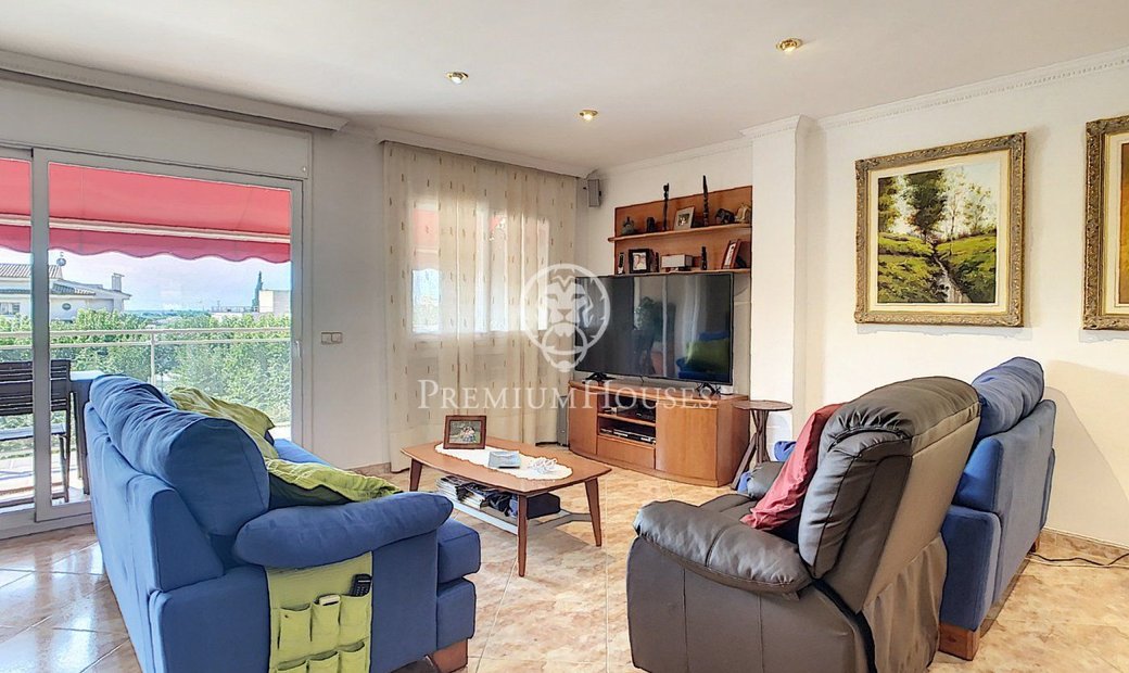 Sale Of House With Commercial Premises And In Pineda De Mar, Catalonia