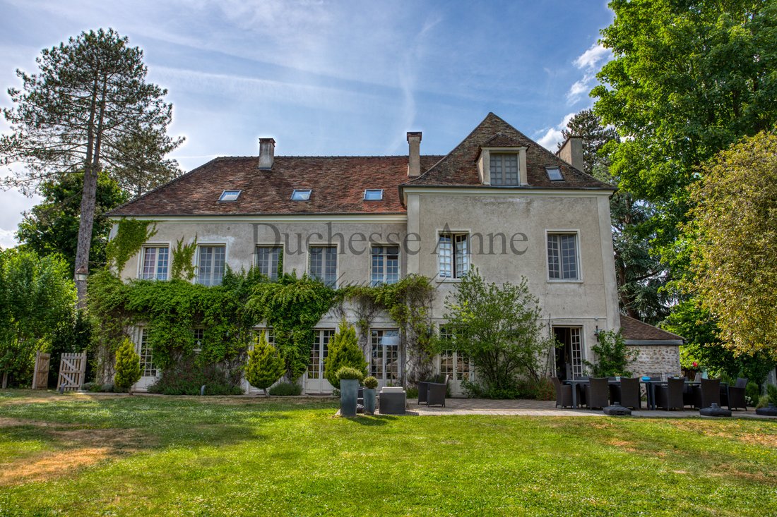 Le Prieuré de Montfort: A Whisper of Versailles in Île-de-France’s Golden Light