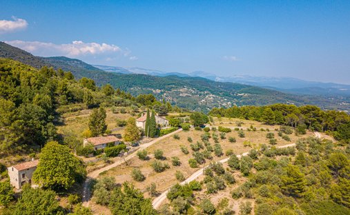 Castle in Seillans, Provence-Alpes-Côte d'Azur, France 1