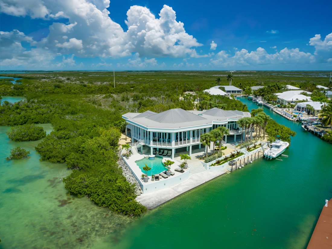 4 Bedrooms Single Family Detached In Big Pine Key, Florida, United