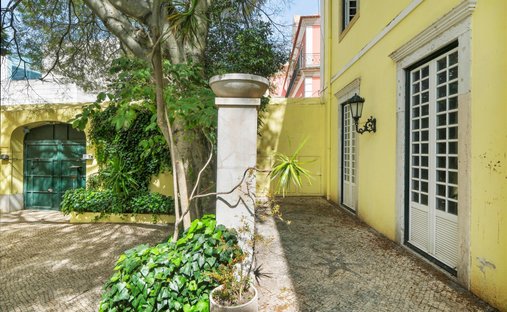 House in Misericordia, Lisbon, Portugal 1