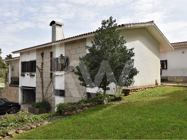 Luxury homes with balcony for sale in São Martinho da Cortiça, Coimbra ...