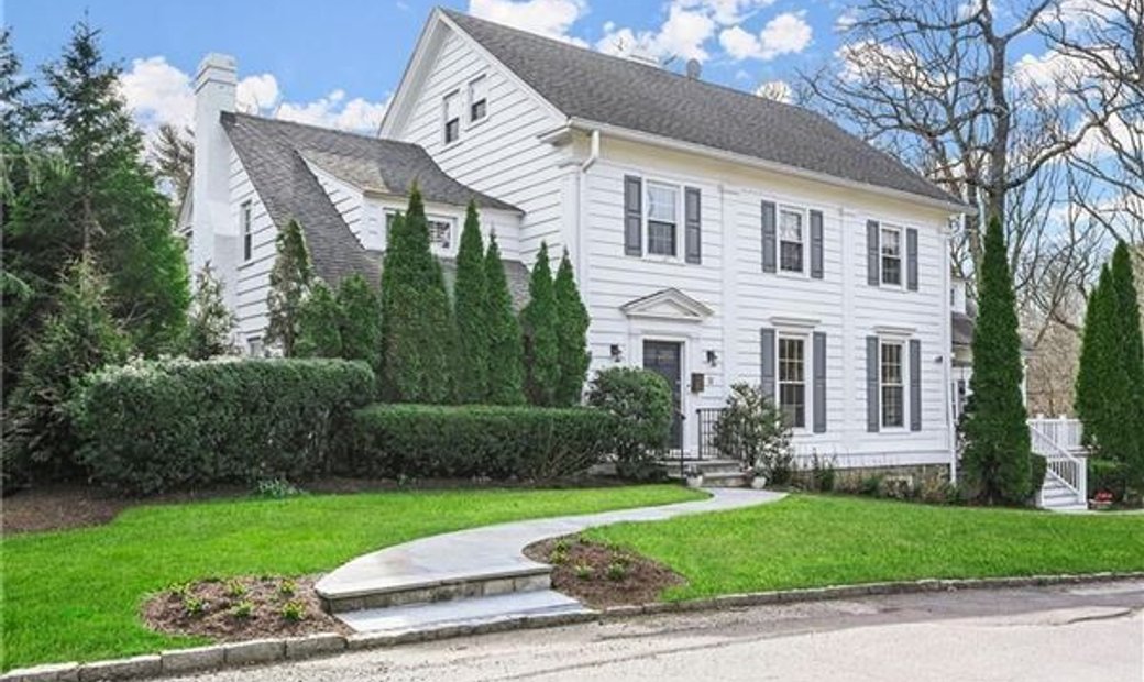 Dreamy Greenacres Colonial In Scarsdale, New York, United States For