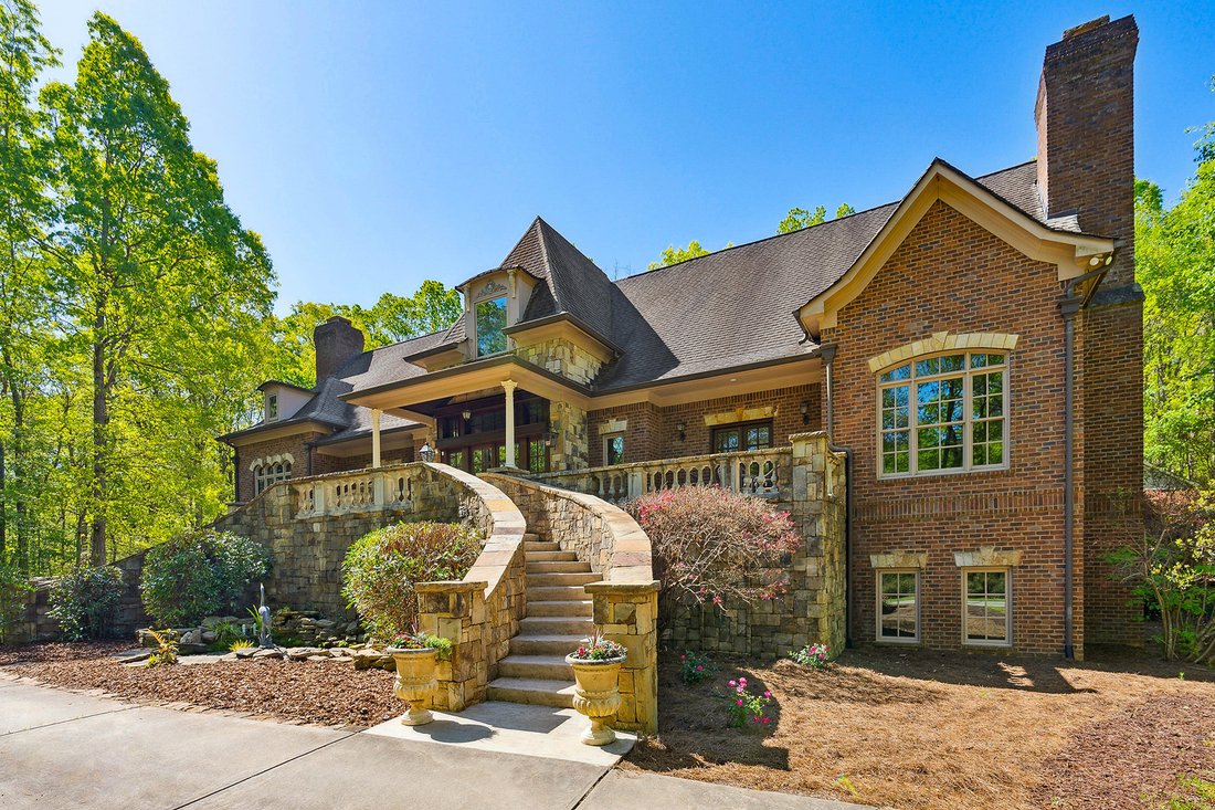 Grand Executive Estate In Winston, United States For Sale