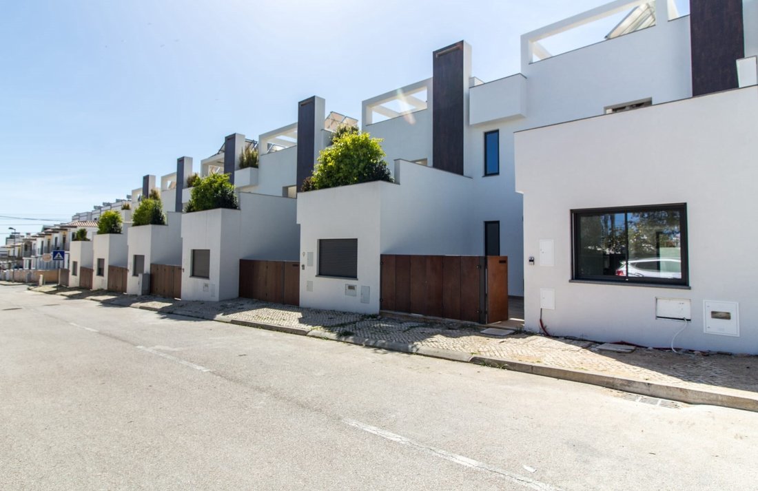 Modern 3 Bedroom Townhouse For Sale In Fuseta In Fuseta, Algarve, Portugal For Sale (12735731)