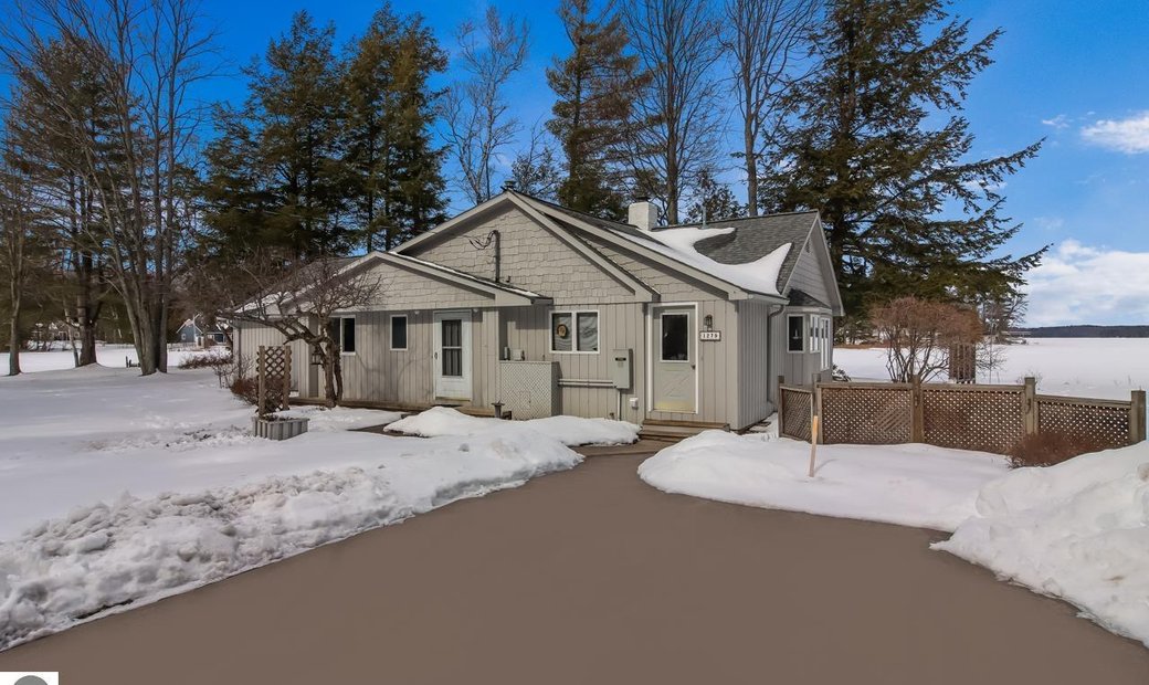 Unique Lakefront Living In Traverse City, Michigan, United States For Sale (12732298)