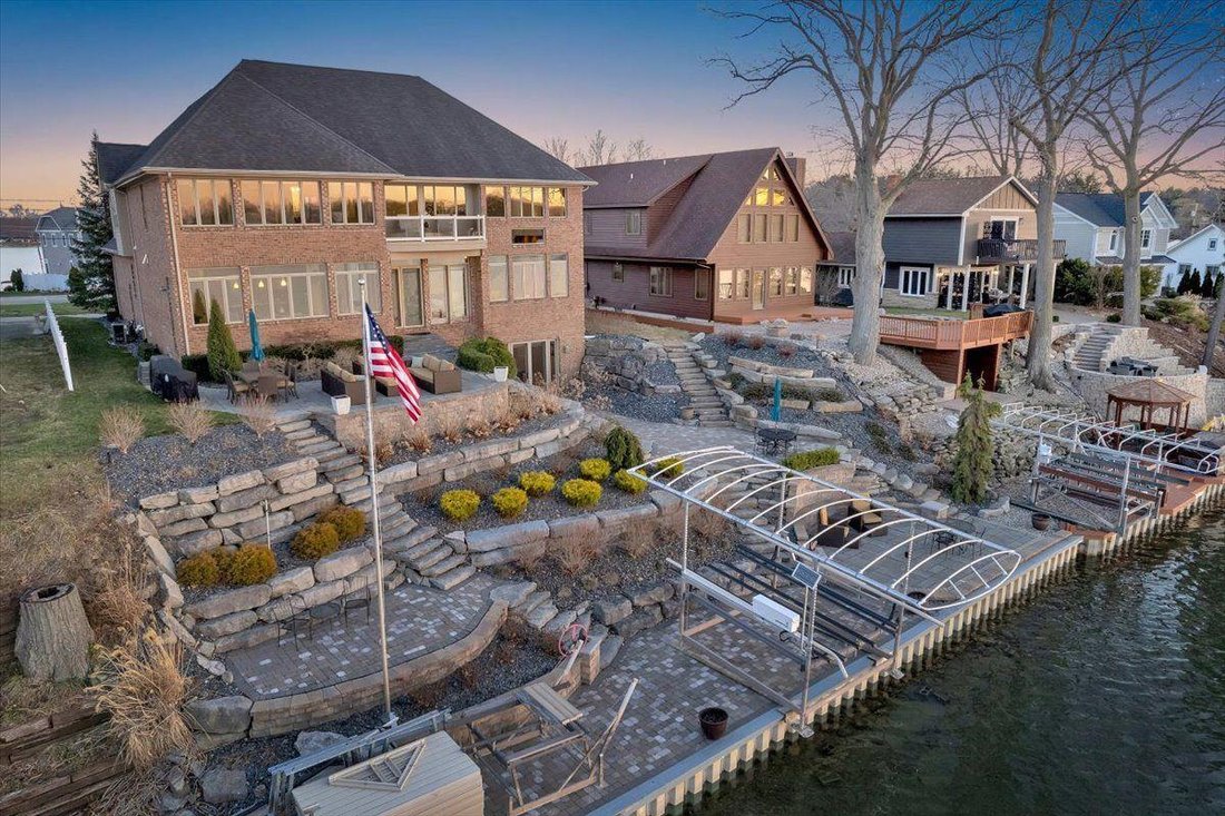 Beautiful Custom Waterfront Estate In Fenton, Michigan, United States
