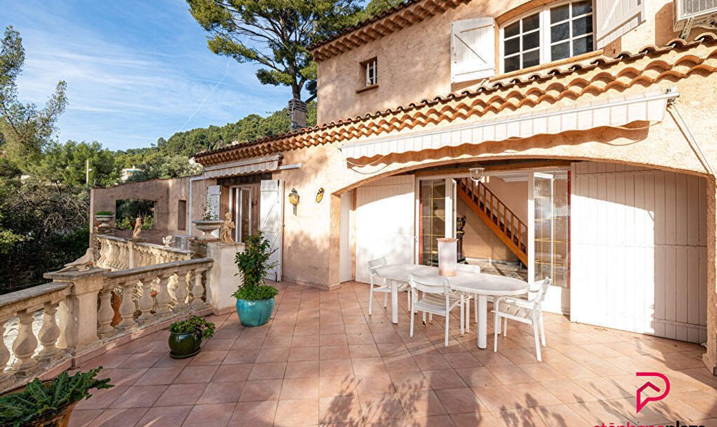 Maison Toulon 7 Pièce(s) In Toulon, Provence Alpes Côte D'azur, France