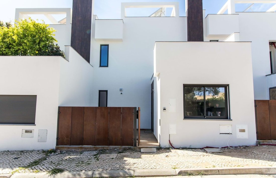 Modern 3 Bedroom Townhouse For Sale In Fuseta In Fuseta, Algarve, Portugal For Sale (12735731)