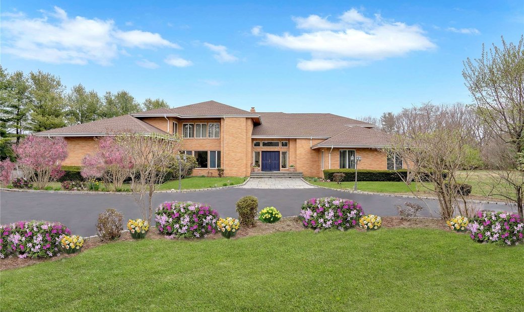 House Upper Brookville In Old Brookville, New York, United States For