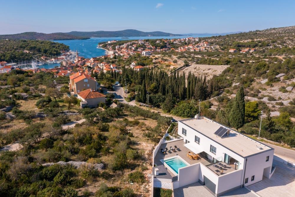 Villa in Milna, Split-Dalmatia County, Croatia 1 - 12729647