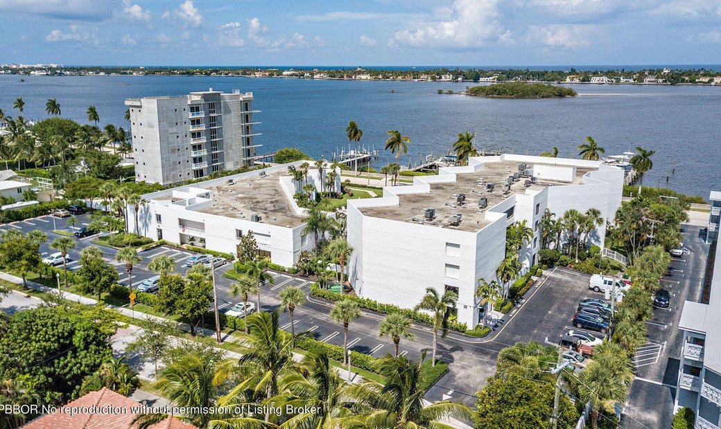 Beautiful Unit In The Highly Desired In West Palm Beach, Florida